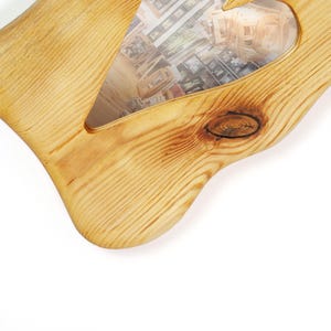 Spiegel Herz aus Holz – kleiner Spiegel mit rustikalem Holzrahmen Unikat aus Kiefer 10x15 cm, besonderes Geschenk mit Herz, organisches Herz zdjęcie 3