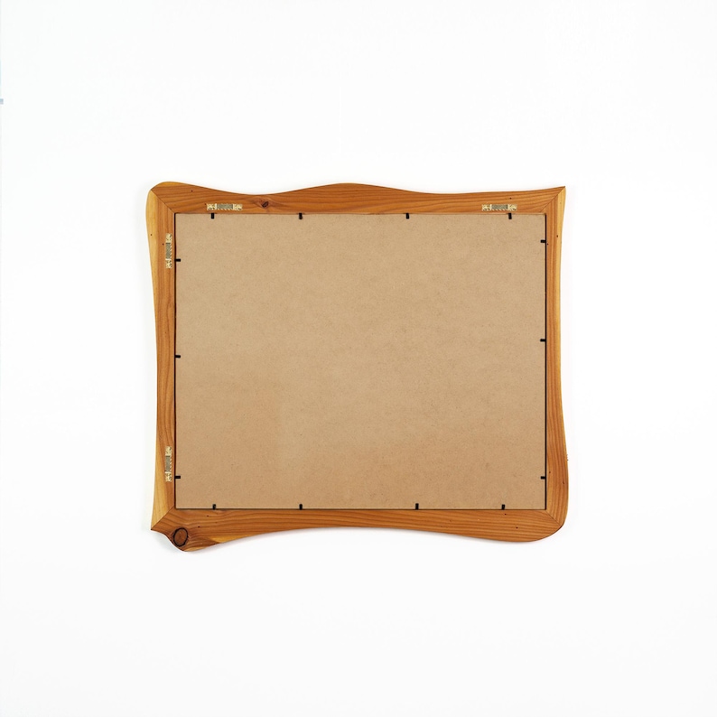 Bilderrahmen aus Echtholz, rustikaler Holzrahmen aus Lärche, handgefertigtes Naturholz Unikat 40x50 cm mit organischer Form, Posterrahmen imagen 8