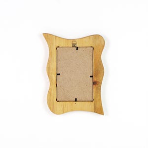 Spiegel Herz aus Holz – kleiner Spiegel mit rustikalem Holzrahmen Unikat aus Kiefer 10x15 cm, besonderes Geschenk mit Herz, organisches Herz zdjęcie 4