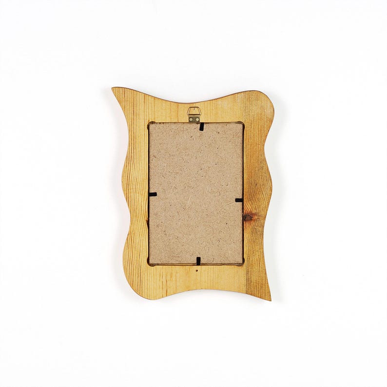 Spiegel Herz aus Holz – kleiner Spiegel mit rustikalem Holzrahmen Unikat aus Kiefer 10x15 cm, besonderes Geschenk mit Herz, organisches Herz zdjęcie 4