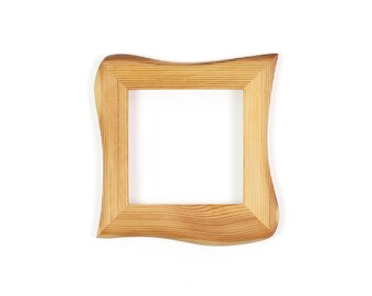 Quadratischer Bilderrahmen, kleiner rustikaler Holzrahmen aus Kiefer 15x15 cm, organischer Bilderrahmen aus Echtholz, Naturholz Unikat