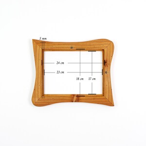 Bilderrahmen aus Holz – rustikaler Holzrahmen, handgefertigt aus Lärche 18x24 cm, Naturholzrahmen mit organischer Form, ein Echtholz Unikat zdjęcie 8