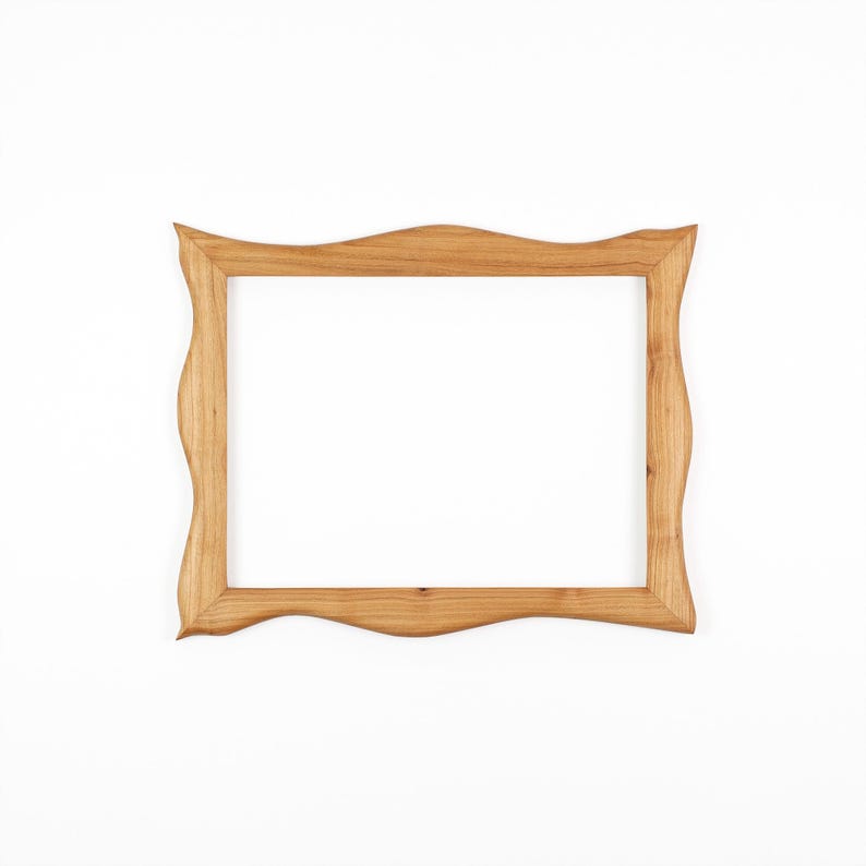 Bilderrahmen aus Echtholz – rustikaler Holzrahmen, handgefertigtes Unikat aus Kirschholz 30x40 cm, Naturholz mit organischer Form 30x40 cm