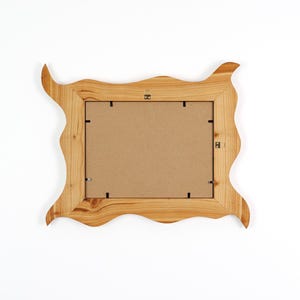 Bilderrahmen aus Echtholz – rustikaler Holzrahmen, handgefertigt aus Kirsche 18x24 cm, Naturholz mit ausgefallener organischer Form imagen 7