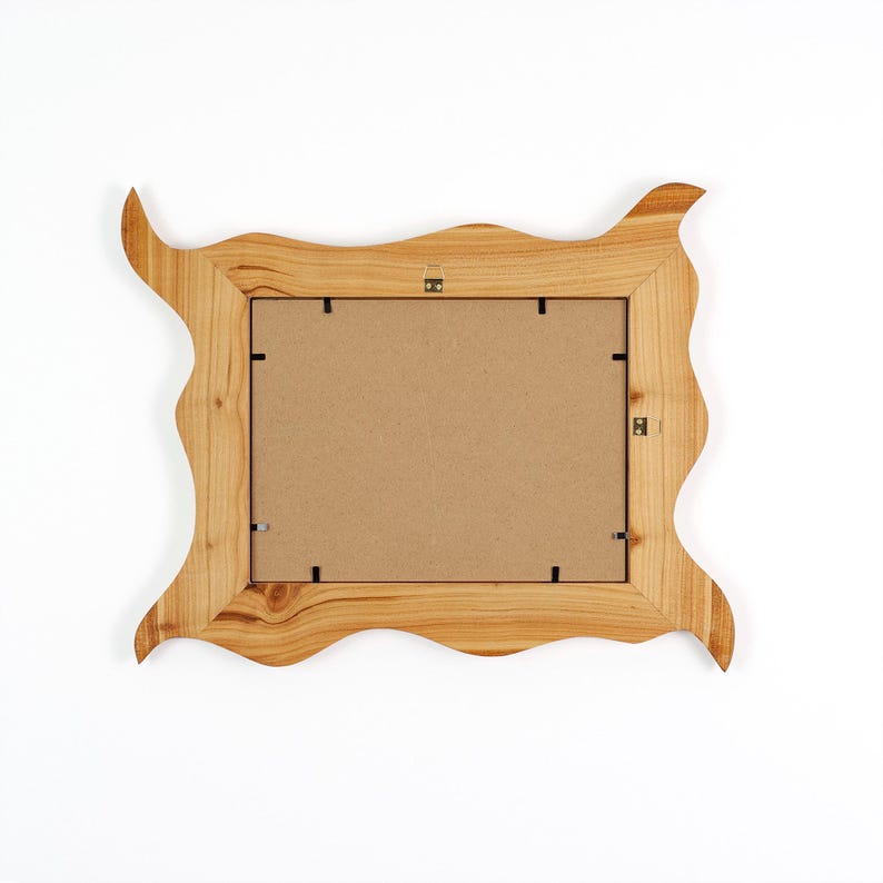 Bilderrahmen aus Echtholz – rustikaler Holzrahmen, handgefertigt aus Kirsche 18x24 cm, Naturholz mit ausgefallener organischer Form imagen 7