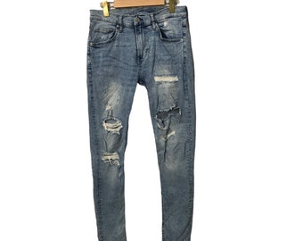 Pantalones vaqueros desgastados ajustados de lavado azul H M vintage W30 Color azul Hecho en Pakistán