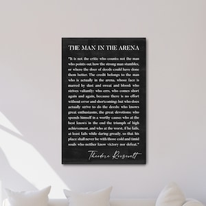 El signo del hombre en la arena, cita de Theodore Roosevelt, signo inspirador, signo motivacional, decoración de la sala de estar, arte de la pared del lienzo de la granja