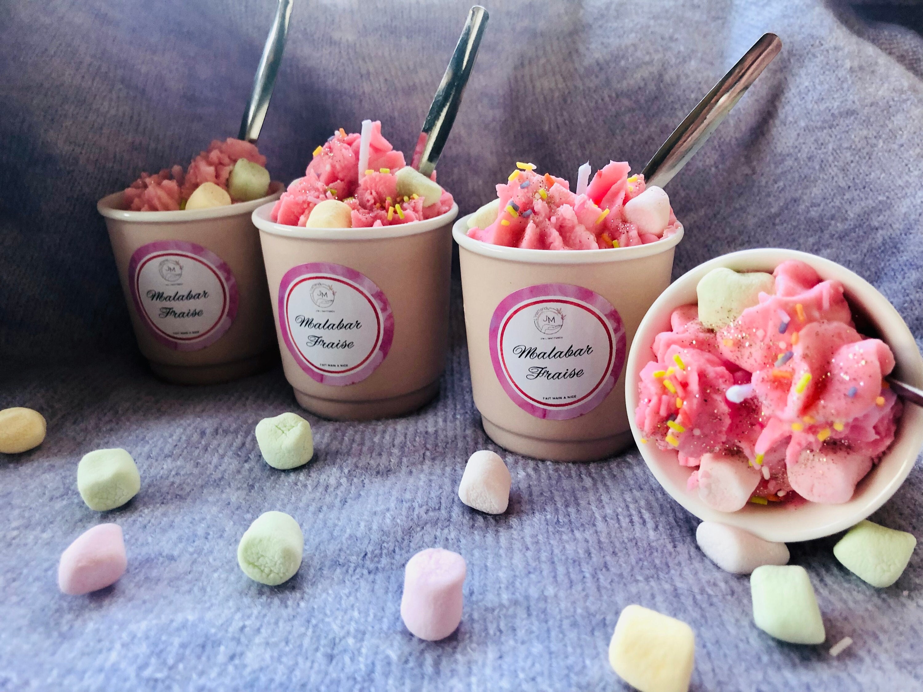 Bougie Chantilly et Cuillère Dans Une Tasse A Café