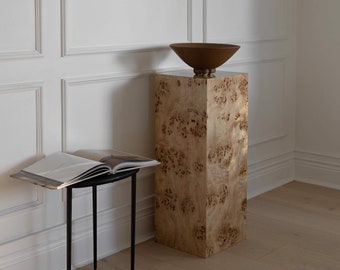 Plinth / nightstand. Genuine burlwood veneered pedestal 30 x 30 x 75 cm