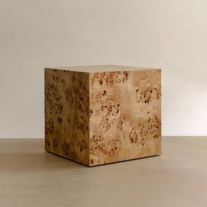 Burlwood Veneer Cube Side Table: Modern Nightstand (45x45x45 cm)
