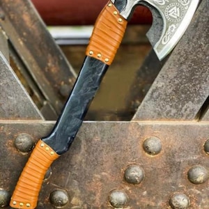 beautifull axe Rare Modle Tamohawk Ragnar Viking Hache cadeau personnalise forged carbon steel viking axe with rose wood gift for him