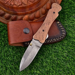 Navaja de bolsillo, personalizada, hecha a mano, forjada a mano, navaja de bolsillo de Damasco, mango grabado en maital completamente hecho a mano