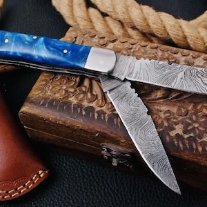 Double lame  couteau pliant lame  Damas forgé  à la main  Folding Damascus knife + Étui Cuir bon cadeaux de noel  rare modle folding knife
