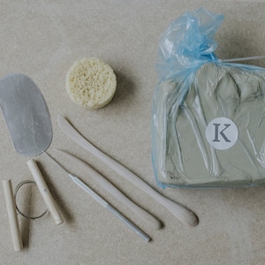 Home pottery kit, clay kit, DIY kit, ceramics kit, stoneware kit, Valentine's gift Kleistone Clay Kit with Speckled stoneware clay image 3