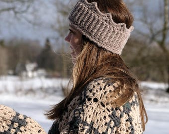 PATROON gehaakte oorwarmer met kroon: gemakkelijke en beginnersvriendelijke hoofdband (Koninkrijk - pdf-download)