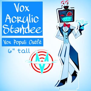 Puede incluir: Un expositor acr&iacute;lico de 15 cm de altura de un personaje de dibujos animados llamado Vox. El personaje tiene una pantalla de televisi&oacute;n por cabeza, una pajarita roja y un atuendo azul y blanco. El expositor est&aacute; etiquetado como "Vox Acrylic Standee" y "Vox Populi Outfit."