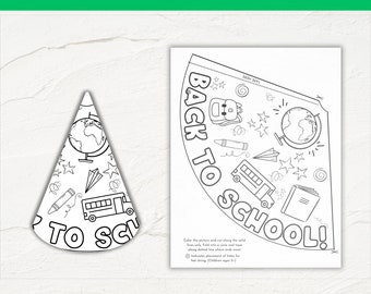 Puede incluir: Un modelo de sombrero de papel en blanco y negro para imprimir para niños. El sombrero tiene forma de cono y presenta un autobús escolar, un globo terráqueo, una mochila y otras ilustraciones con temática escolar. El texto "¡De vuelta al cole!" está escrito en el sombrero.