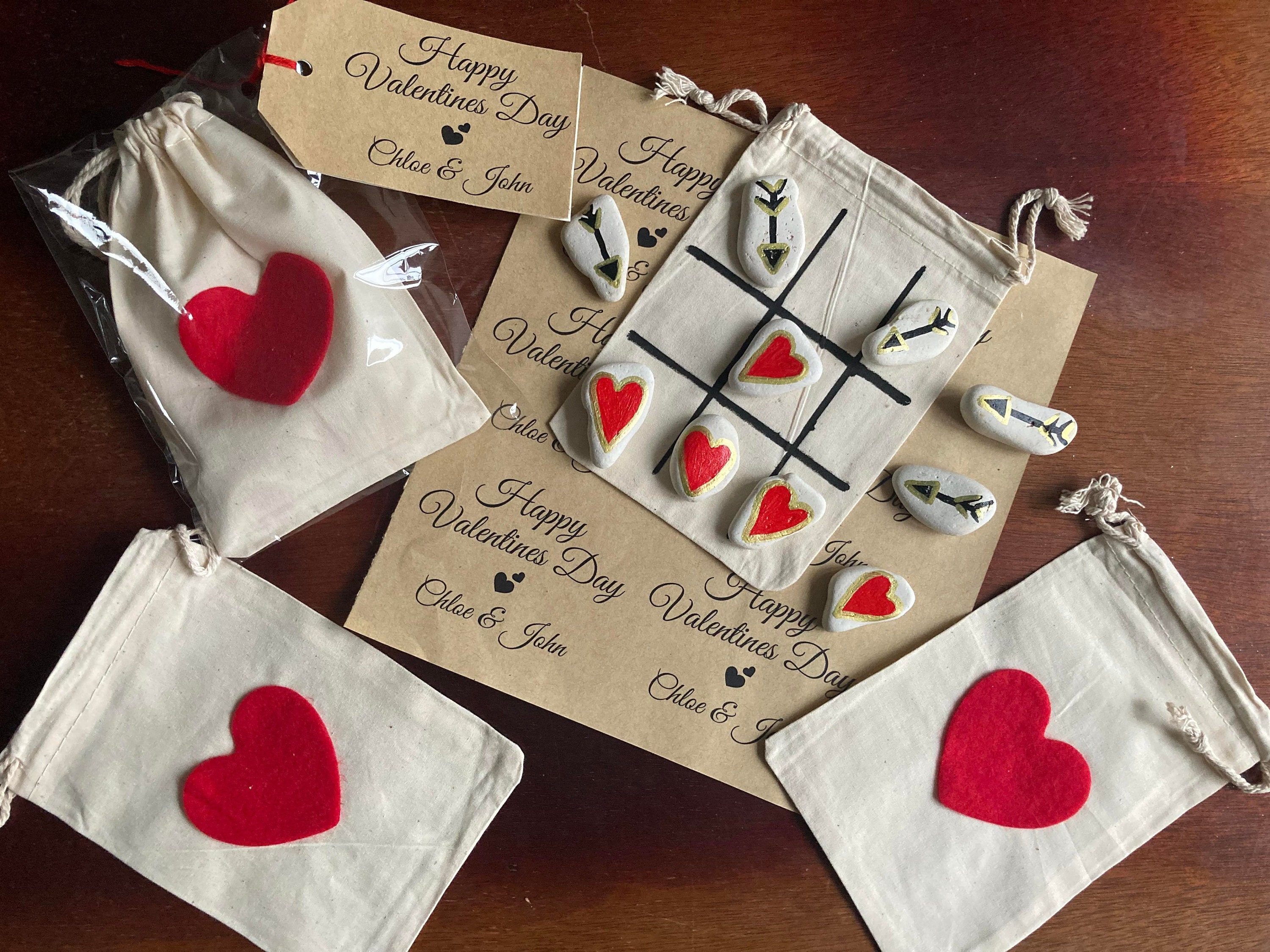 Tic tac toe San Valentín, regalo de San Valentín, 10 piedras naturales, piedras pintadas a mano, guijarros, regalo personalizado, regalo para ella, él