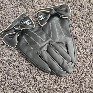 Chanel Leather Fashion Gloves for Women