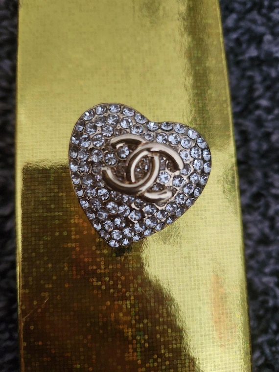 Love Me Again - 🎀 Chanel cabochon CC logo brooch 💖 Price: USD