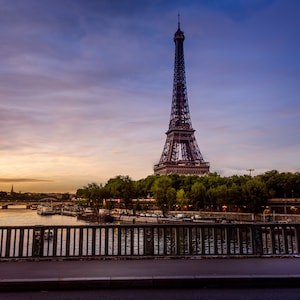 Torre Eiffel Blue Hour Paisagem Impressão em Tela, Paris França Fotografia, Decoração de parede de sala de estar, Torre de ferro histórica, Dama de ferro francesa