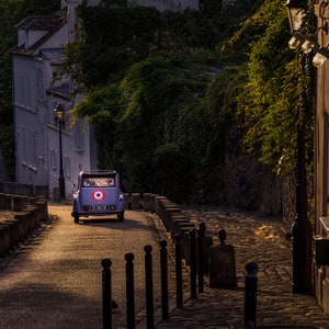 Citroen em Montmartre Paisagem Impressão em tela, Paris França Fotografia, Decoração de parede de sala de estar, Arte de parede, Rua histórica da cidade francesa