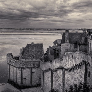 Stampa su tela Loop Bastion Mont Saint Michel, Normandia Francia, Decorazione da parete per soggiorno, Arte murale, Fortezza storica in pietra, Belle arti, Città antica