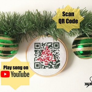 Wzór haftu krzyżykowego z kodem QR na piosenkę świąteczną Carol of the Bells, haft krzyżykowy, cyfrowy schemat PDF, początkujący haft krzyżykowy na święta