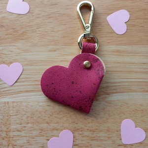 Valentines Keepsake Schlüsselanhänger / Schlüsselanhänger / Taschenclip, Personalisieren mit handschriftlicher Nachricht, Muttertag, Veganes Leder, Herzform, Affirmation