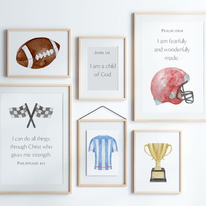 Juego de 6 impresiones de versículos bíblicos sobre fútbol para pared, impresiones de fútbol americano, decoración de dormitorio de niños, decoración de dormitorio de fútbol, impresión de camiseta de fútbol de EE. UU.