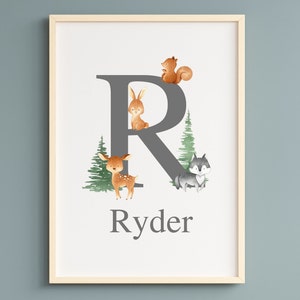 Arte animal del bosque personalizado, impresión personalizada del vivero del bosque, decoración del nombre del niño pequeño, cartel de arte inicial, arte de la pared de los niños del monograma