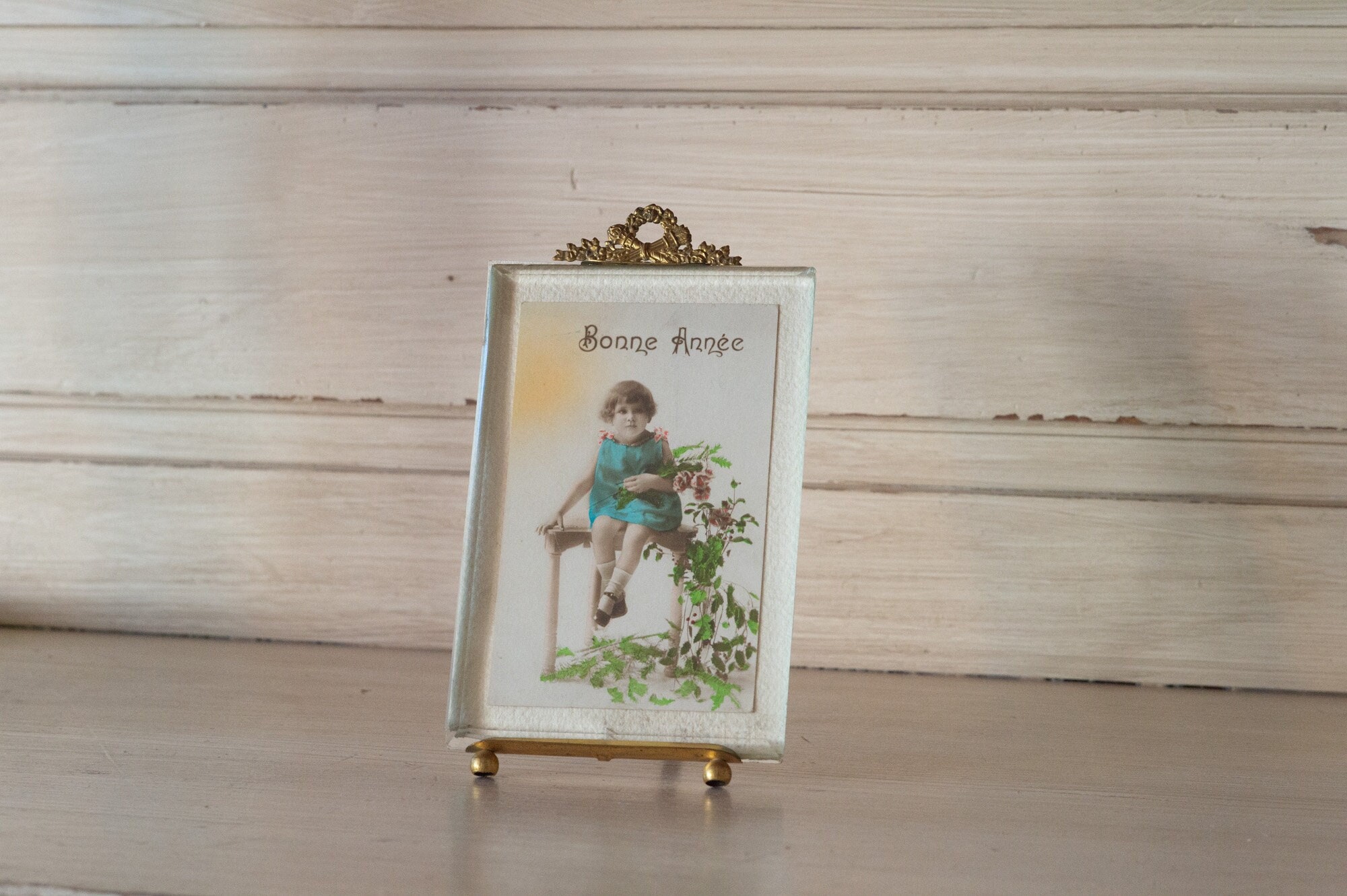Photo Frame 19Th Century in Brass With A Beveled Glass & Pretty Colorized Bonne Année Card