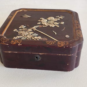 Antique box with mother-of-pearl and bone inlaid motifs, Japan 19th century