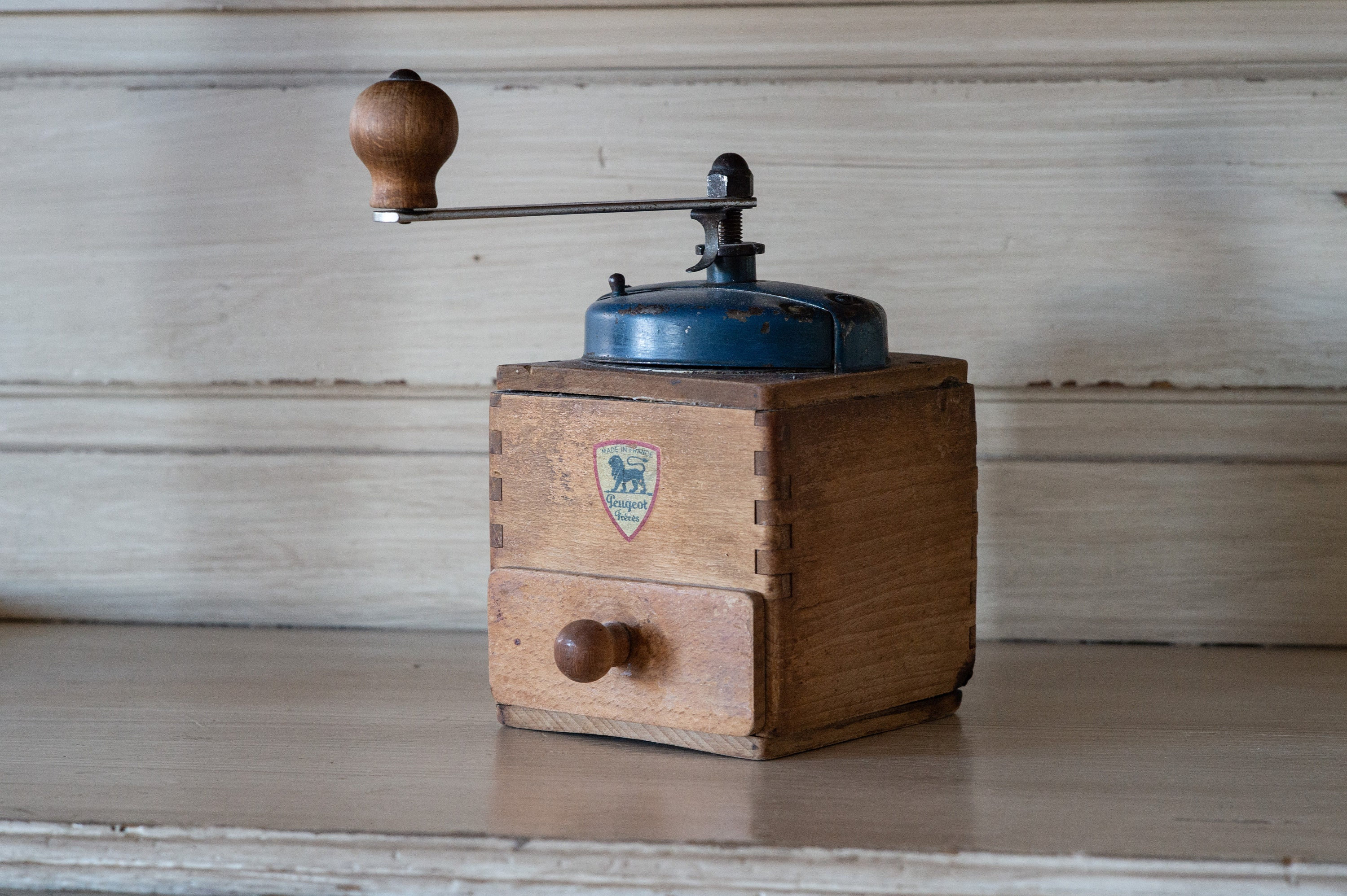 Vintage French Peugeot Frères Coffee Grinder 1950's in Wood With A Sheet Metal Blue