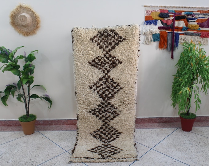 Authentic vintage moroccan rug - 2.6x6.3feet - Collector tribal rug, long rug, traditional design in red