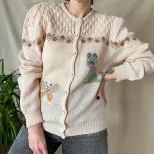Vintage mohairkofta L 80-tals, ullkavaj med broderi av katt och fjäril, puffärmar, cottagecore
