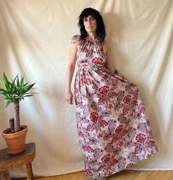 chinese dress ladies Ire Cut-Out Halter Neck Maxi Dress – KÍLẸ̀ŃTÀR main image 1