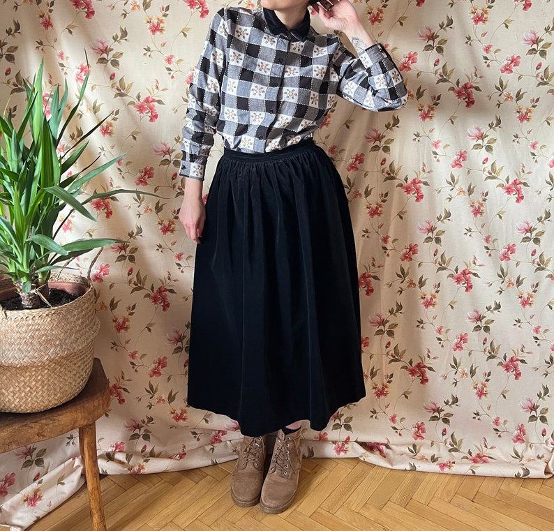 Vintage Laura Ashley dark academia velvet skirt 80s folk romantic evening riding goth 70s midi bohemian wedding feminin pleated high waist S image 6