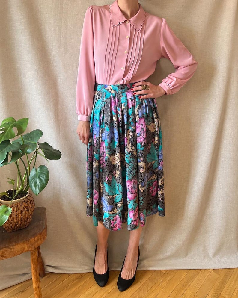 Vintage pleated satin skirt M 80, midi high waist shiny metallic skirt image 2