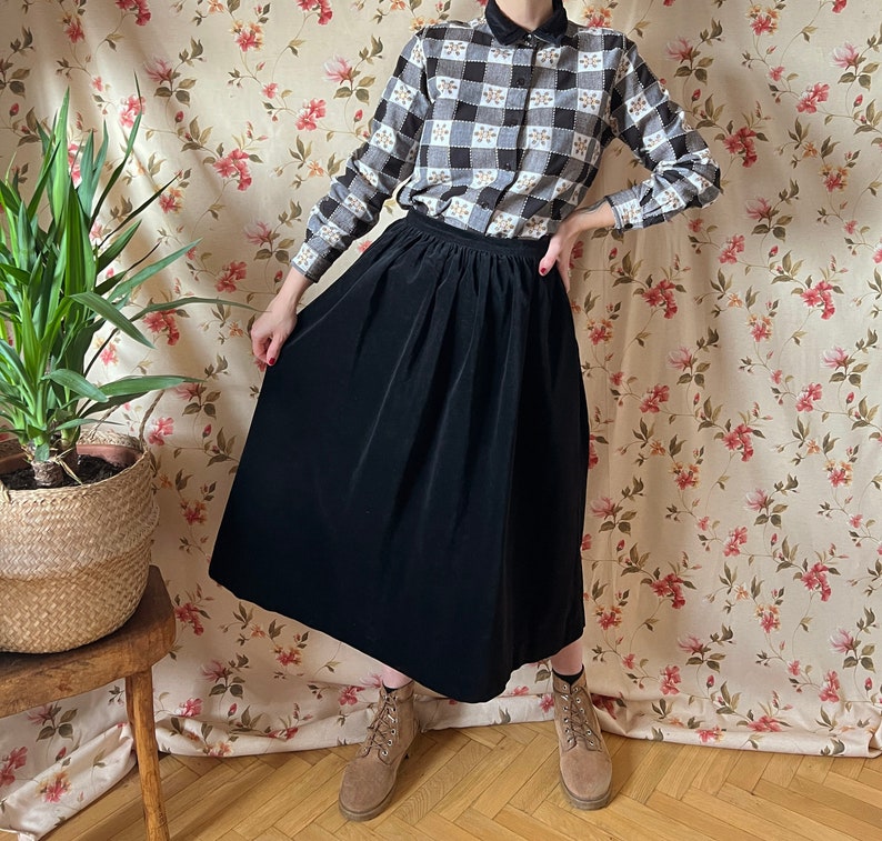 Vintage Laura Ashley dark academia velvet skirt 80s folk romantic evening riding goth 70s midi bohemian wedding feminin pleated high waist S image 7