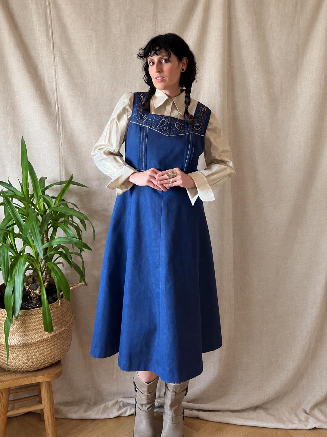 country road denim pinafore dress Vintage XL 70s, Gold Embroidery 60s Midi Rodeo Shift Mod Colour:CREAM Back Zip Maternity Flowy Dresses | Blue denim Classic Fit