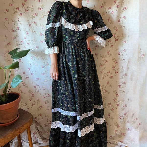 Robe longue florale à smocks vintage des années 70, prairie gunne folk coton gonflé victorien cottagecore romantique dentelle broderie empire des années 60 petit S