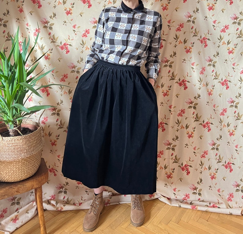 Vintage Laura Ashley dark academia velvet skirt 80s folk romantic evening riding goth 70s midi bohemian wedding feminin pleated high waist S image 5