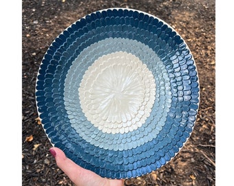 Blaue dekorative Keramikplatte, handgemachte Pfauplatte, strukturierte Platte, Wohnkultur, Wanddekor, Küchengeschirr, Keramikplatte