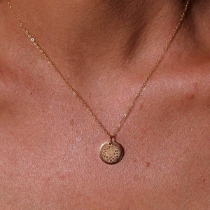 Collana di fiori di dalia, regalo di anniversario, impegno, regalo significativo, regalo per lei, florigrafia, gioielli del linguaggio dei fiori, minimalista