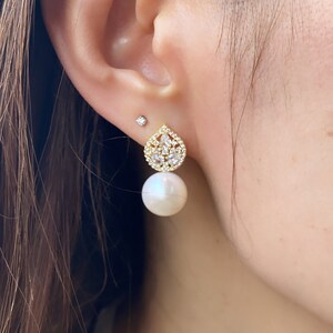 Elegant Shiny Pearl Drop Earrings / Pearl Stud Earrings / Best Gift for Her / Best Earrings