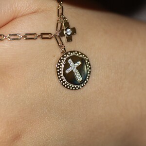 Collar con dije de catolicismo, colgante de santo, regalo de cumpleaños, regalo de damas de honor, regalo de San Valentín para ella, collares de santo para mujer