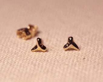 14k solid yellow gold - 1 pair - shark tooth post earrings