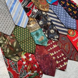 Vintage Mystery Tie/ Stropdas met een gek patroon, cadeau/ verrassingsdoos/ bundel/ stijlvol/ veelkleurig/ elegant/ jaren 90/ jaren 80/ retro grafisch