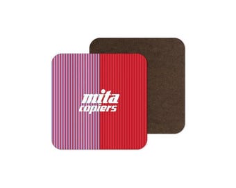 Puede incluir: Un posavasos cuadrado con un patrón de rayas verticales en morado claro y rojo, con el texto blanco mita copiers impreso en el centro. Un segundo posavasos cuadrado de color marrón oscuro liso es parcialmente visible detrás del primero.